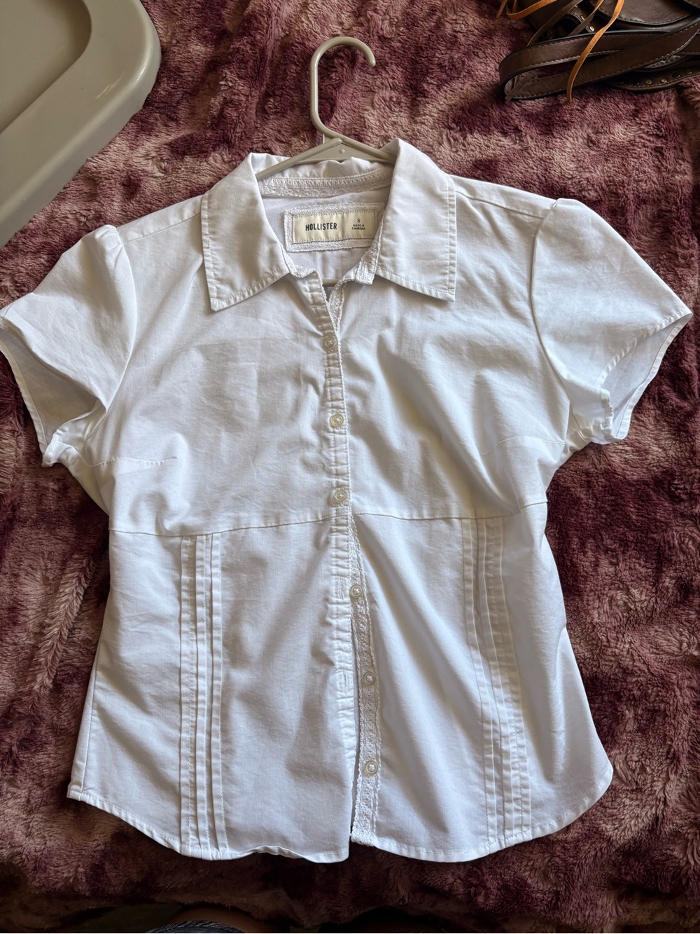 Hollister White Short-Sleeve Button-Down Shirt
